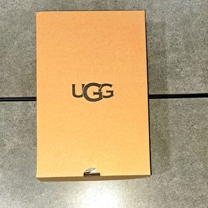 UGG SHOE BOX
